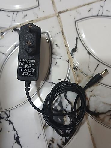 orjinal iphone adapter: Yenidi istifade edilmiyib!AC/DC Adapter – Model: Q910 - Giriş — 1