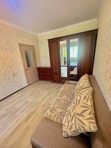 комната подсилением: Просторная однокомнатная студия с выделенной спальней-нишей. Светлая — 1