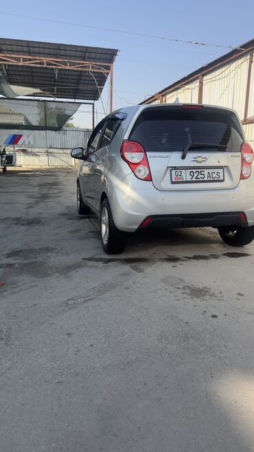 авто купля: Chevrolet Spark: 2015 г., 1 л, Вариатор, Бензин, Универсал