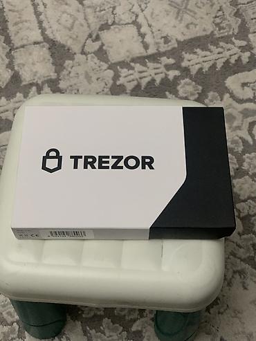 Аппаратный криптокошелёк Trezor Model T - Устройство для безопасного