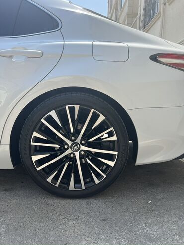 Диски: Б/у Колесо Toyota 245 / 40 / R 19, 5 Болтов