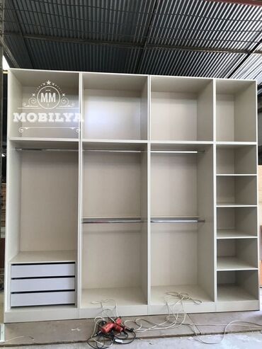 Sifarişlə dolablar: Düz dolab, Qonaq otağı üçün, Dəhliz üçün, Yataq otağı üçün, Qarderob, Açılan, Korpuslu — 17