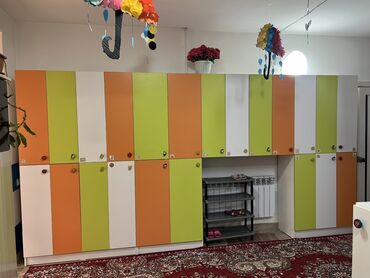 Детские стулья: Детские пластиковые стулья и модульный стеллаж для дошкольных — 9