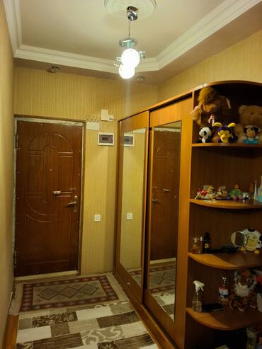 Köhnə tikili: Satılır: 3 otaqlı mənzil. Şəxsi mənzilimdir, kupça var. Bina Diaqnoz — 8