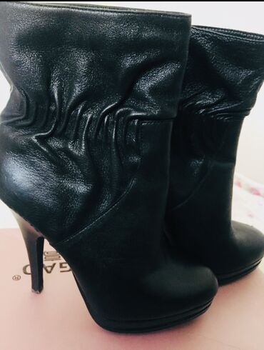 Женская обувь: Ботинки и ботильоны 4F, 35.5, цвет - Черный