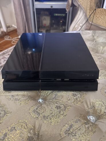 PS4 (Sony Playstation 4): Play Station 4 512 gb yaddas 1 ci elden mendedi Heftede 2-3 saat ancaq