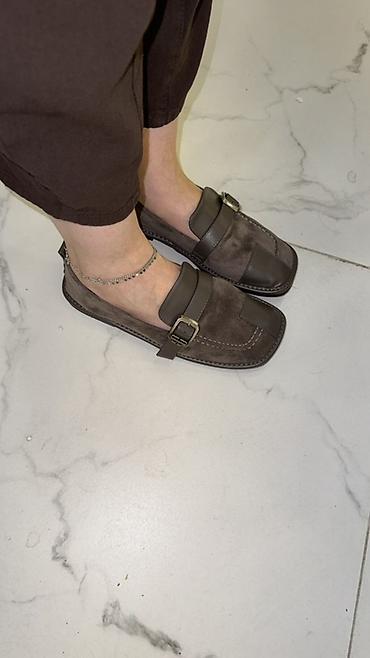 Makasin və loferlər: Qadınlar üçün loafer ayaqqabılar - Stil: Kəmərli-buclu loafer — 5