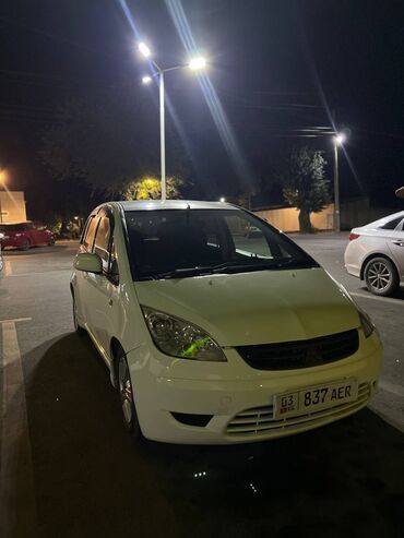 хундай саната дн8 левая передняя дверь нужен: Белый хэтчбек Mitsubishi Colt с пятью дверями, оснащенный литыми