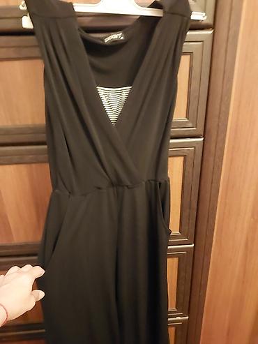 Qara rəngli qadın kombinezonu - Model: V-yaxa, üst hissədə çarpaz