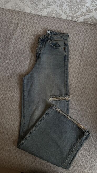 женские джинсы больших размеров: - Ölçü: 34 (etiketdə göstərilib) - Model: straight/relaxed fit, geniş