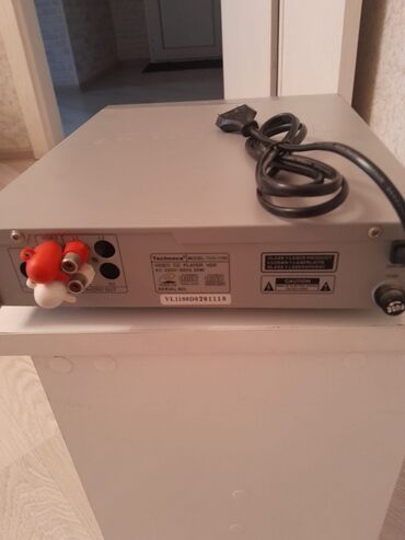 CD, DVD disklər və kassetlər: Işləyir. CD -dir . kasetler dini kasetlerdi . birlikde satılır — 5