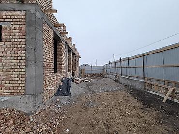 Продажа коттеджей и домов: Продаётся недостроенный одноэтажный кирпичный дом. Продается 4 сотке at lalafo.kg — 7 Продажа коттеджей и домов: Продаётся недостроенный одноэтажный кирпичный дом. Продается 4 сотке — 7