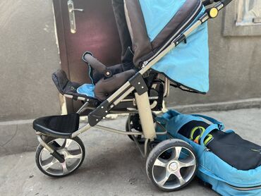 детская коляска фирмы chicco: Коляска, цвет - Голубой, Б/у
