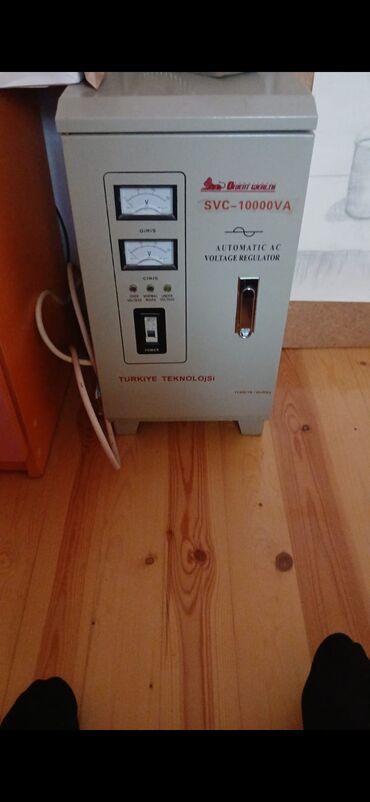 Generatorlar: Avtomatik AC gərginlik tənzimləyicisi, enerji təchizatında gərginliyi