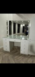 Информатика: Б/у, Стол для макияжа, С зеркалом