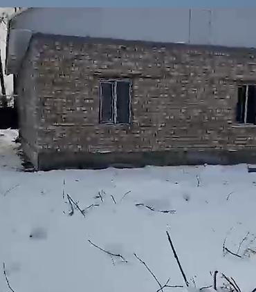 Продажа коттеджей и домов: Дом в Новопокровке - Кирпичный одноэтажный дом с двускатной крышей. - — 2