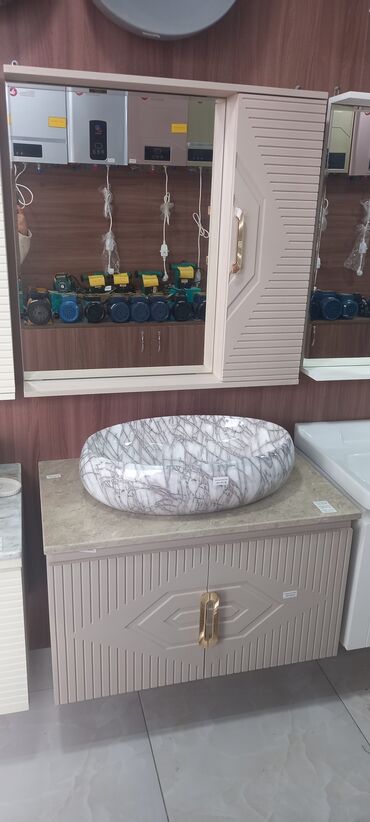 Hamam üçün aksessuarlar: Hamam üçün mebel dəsti - Üst dolab: güzgülü, sağ tərəfdə qapılı şkaf