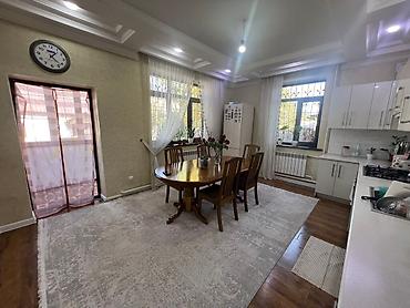 Продажа коттеджей и домов: Просторный двухэтажный дом с ухоженным зеленым участком. - — 39