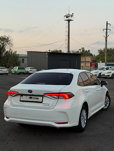 byd e3: Toyota Corolla: 2022 г., 1.8 л, Автомат, Гибрид, Седан — 4