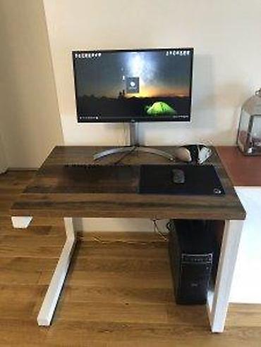 bež sofa: M712 RADNI STO PO MERI | Izrada nameštaja po meri Drvo&metal — 2
