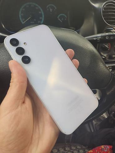 Samsung: Samsung Galaxy A15, Б/у, 128 ГБ, цвет - Белый, 2 SIM — 1