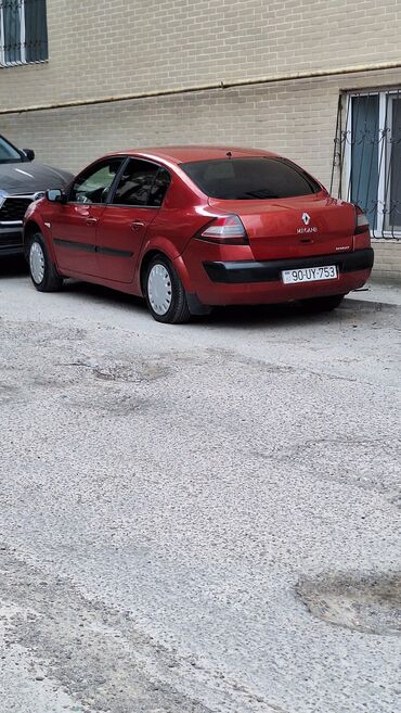 renault azerbaijan: Qırmızı rəngli, Renault Megane markalı sedan. Avtomobil rahat