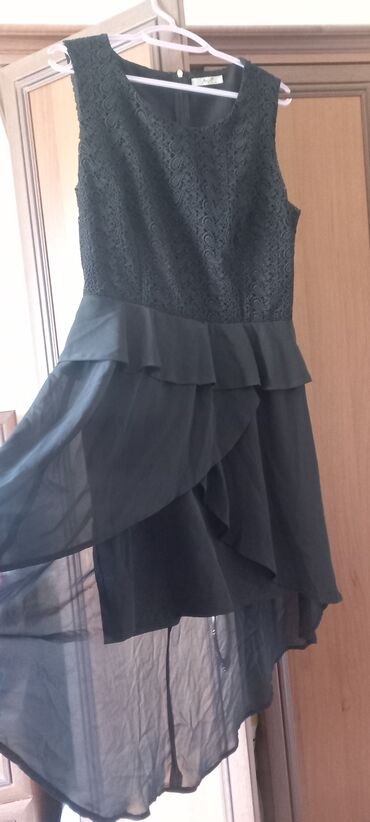 вечернее чёрное платье со шлейфом: Вечернее платье, Коктейльное, Без рукавов, Шлейф