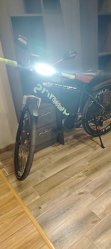 adidas buts: Şəhər və yüngül off-road üçün təchiz olunmuş velosiped — 2