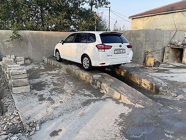 üstü açıq maşın: (Toyota) Corolla Fielder Hybrid – ağ rəngli universal kuzov — 5