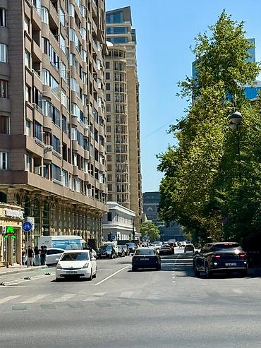 parkinq: Mərkəzdə, Port Baku yaxınlığında, 28 May və Kövkəb Səfərəliyeva — 5