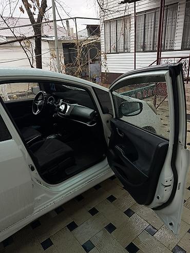 Honda: Honda Fit: 2009 г., 1.5 л, Вариатор, Бензин, Хэтчбэк — 8