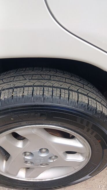 Toyota: Toyota RAV4: 2 l | 1998 il Krossover — 7