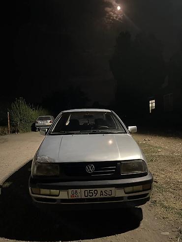 Унаа сатуу: Volkswagen Vento: 1993 г., 1.8 л, Кол менен иштөөчү, Бензин, Седан — 2