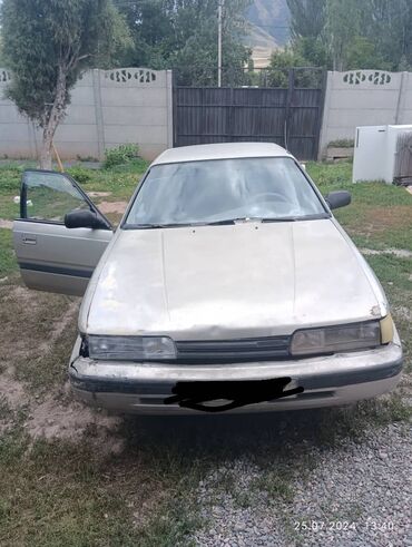 фура авто: Mazda 626: 1990 г., 2.2 л, Механика, Бензин, Хетчбек