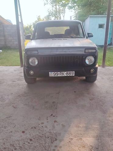 elektrikli scooter en ucuz: LADA Niva (VAZ 2121/21213) off-road avtomobili - Kuzov: 3 qapılı, boz — 3