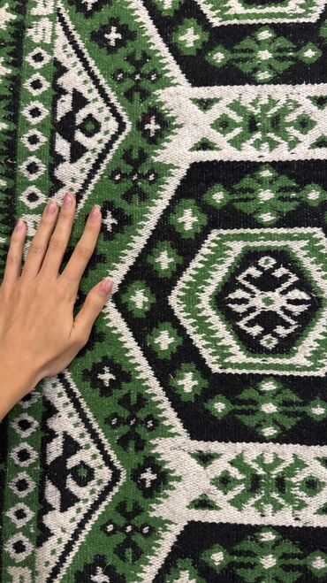 Qədim xalçalar: Az işlənilmiş kilim xalça Uzunluq 3m en 2m 2 üzlüdür. Ən son şəkil — 5