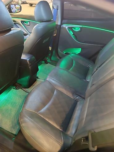 Hyundai: Hyundai Elantra sedan - Kuzov: dərin mavi rəng, idman üslublu ön və — 6