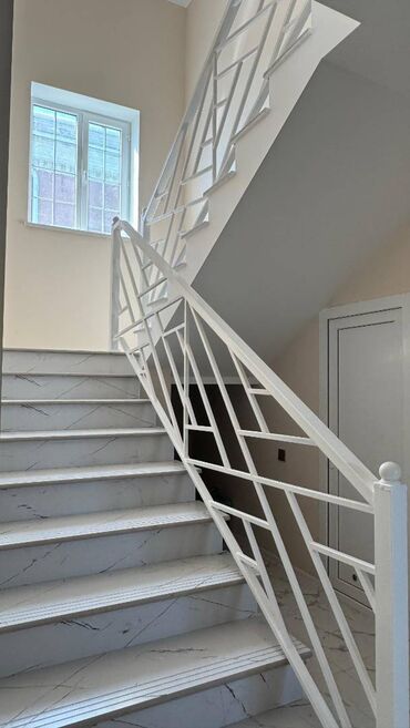 Həyət evləri və villaların satışı: 6 otaqlı, 192 kv. m, Yeni təmirli — 2