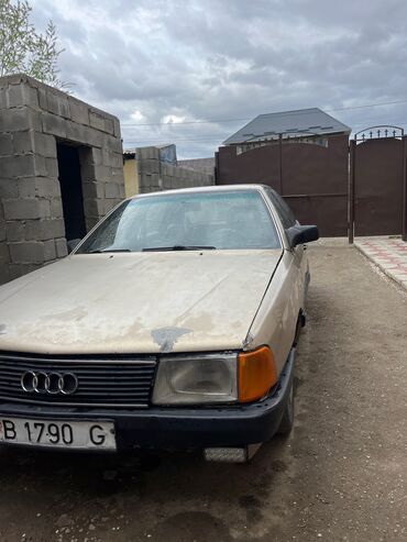 100 перохдка: Audi 100: 1985 г., 1.8 л, Механика, Бензин, Седан