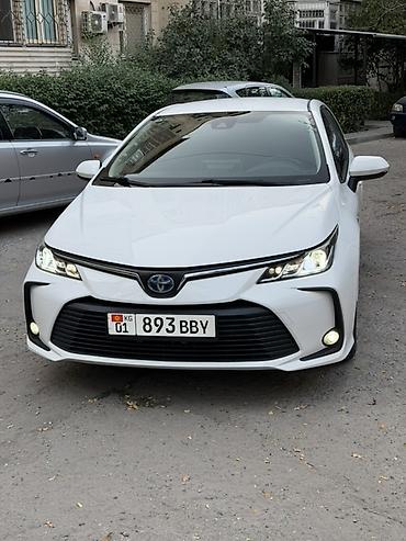 8: Toyota Corolla: 2021 г., 1.8 л, Вариатор, Гибрид, Седан — 1