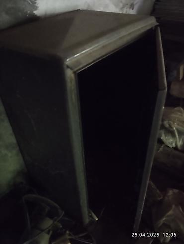 Biznes üçün avadanlıq: Metall seyf – köhnə model, güclü polad konstruksiya - Material: qalın — 2