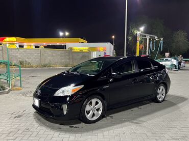 Toyota: Toyota Prius: 2015 г., 1.8 л, Вариатор, Гибрид, Хэтчбэк at lalafo.kg Toyota: Toyota Prius: 2015 г., 1.8 л, Вариатор, Гибрид, Хэтчбэк