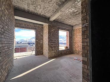 Продажа помещений свободного назначения: Продается шикарный 2х этажный коттедж с мансардой 6+ комнат — 17