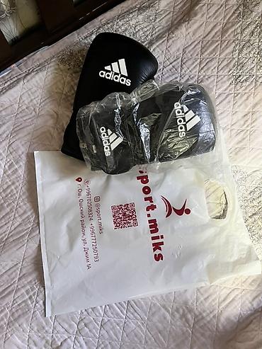 Боксерские перчатки Adidas, черные новые не использованый Для
