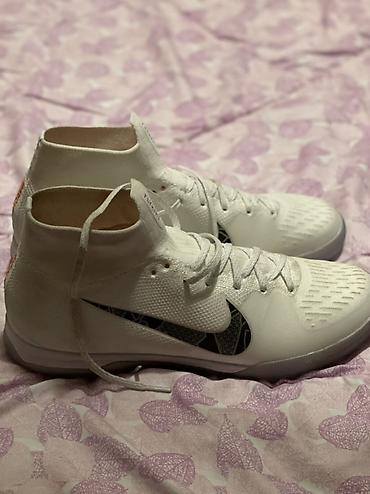 бутсы 37: Футбольные бутсы/тики NIKE для игры на мини‑поле (TF). Размер — 1