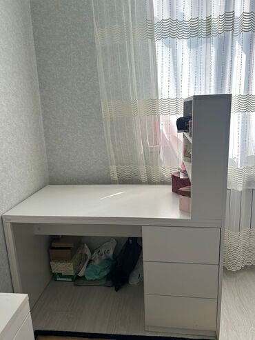salon refi: Diqqet endirim edildi! 60azn Manikur masasi tecili sabah evden