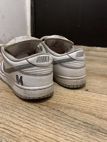 tech flees: Кроссовки Nike Dunk Low x Supreme (белые/серые) - Модель: Dunk Low - — 3