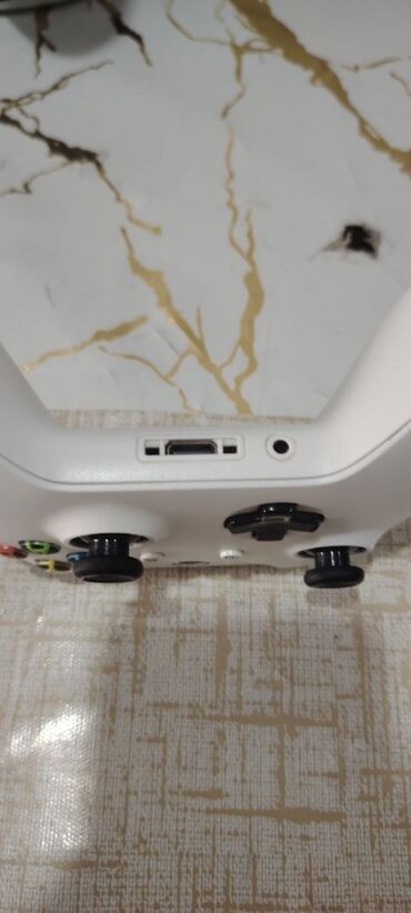 video reqstrator: Xbox one gamepad kabeli ile birlikde satilir, yaxsi veziyyetdedi