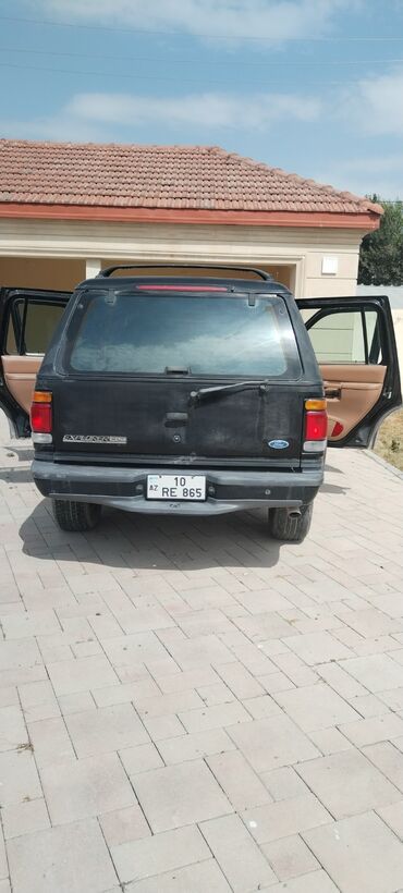 Ford: Ford Explorer SUV - Kuzov: qara rəng, 5 qapı, geniş baqajlı gövdə - — 5