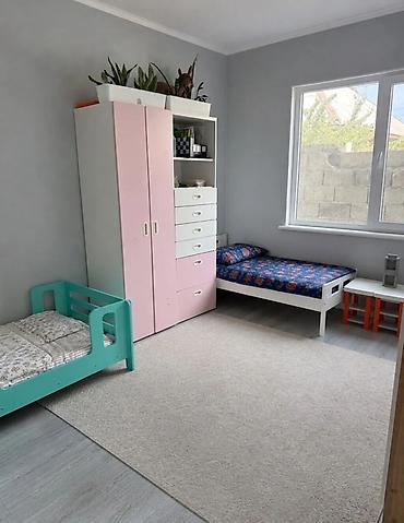 Продажа коттеджей и домов: 🏡 ПРОДАЁТСЯ ДОМ 📍 Район: Ак-Босого 📐 Площадь: 90 м² 🛏 Комнат: 3 🌿 — 12